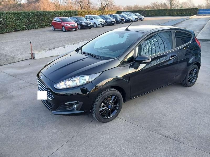 Usata Ford Fiesta 80 CV (58 kW) 2015 Nero Berlina