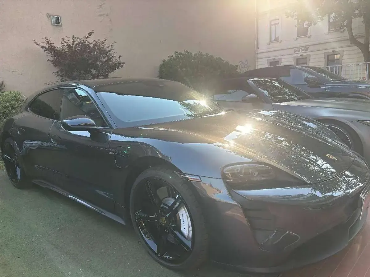 Usata Porsche Taycan Sport Turismo Performance Package 119 kW (163 CV) 2024 Grigio Station wagon
