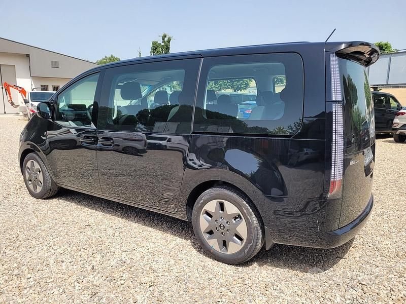Usata Hyundai Staria 177 CV (130 kW) 2024 Nero Monovolume
