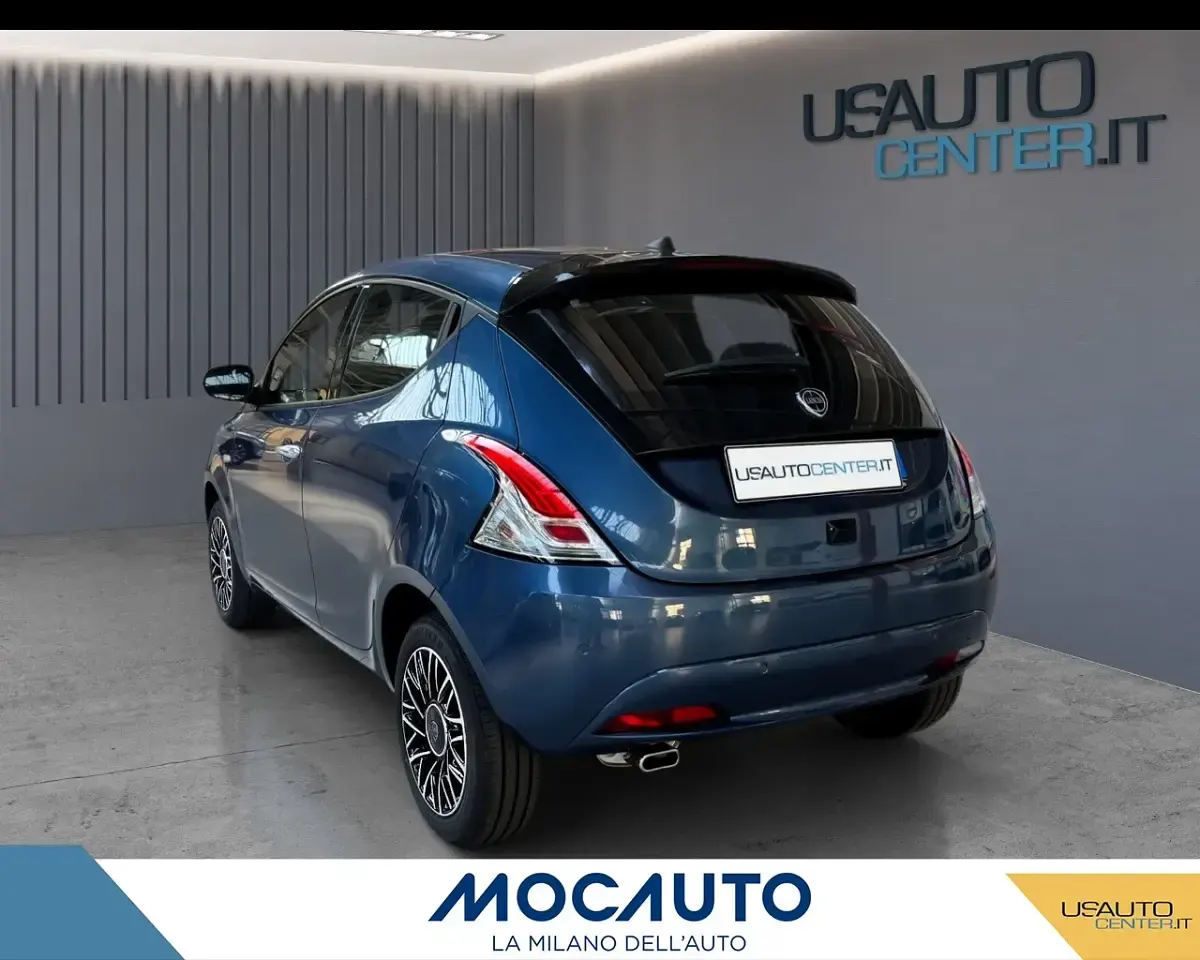 Usata Lancia Ypsilon Silver 100 CV (73 kW) 2023 Rosso Utilitaria