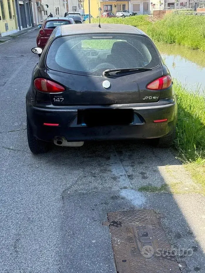 Usata Alfa Romeo 147 140 CV (102 kW) 2004 Nero Utilitaria