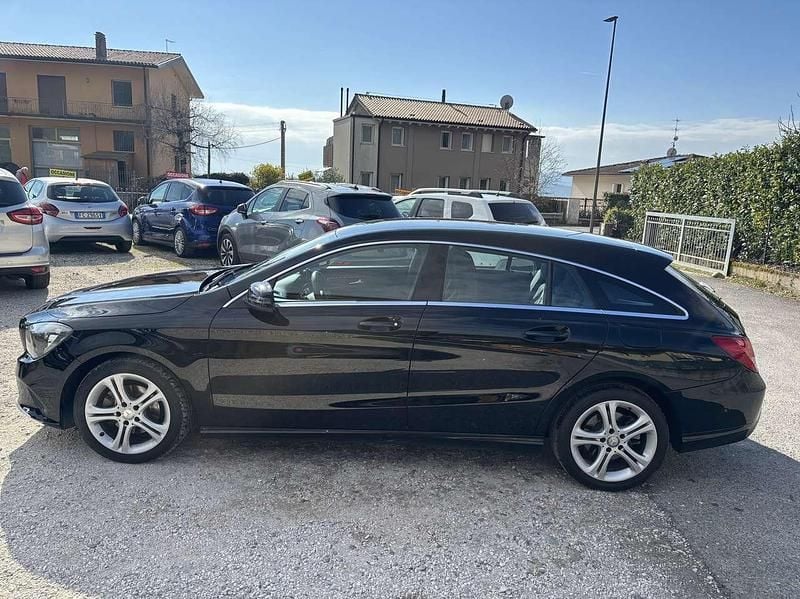 Usata Mercedes CLA180 Shooting Brake 109 CV (80 kW) 2017 Nero Station wagon