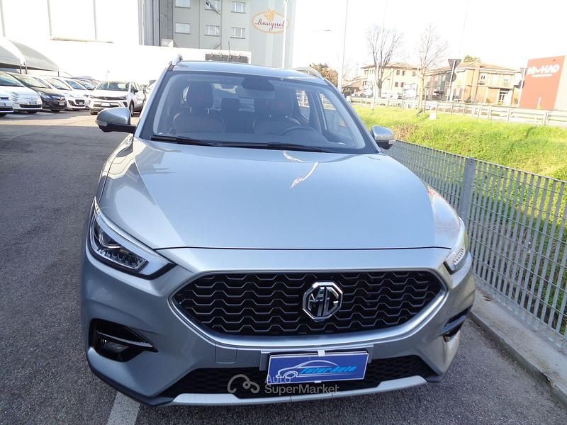 Usata MG ZS Luxury 106 CV (77 kW) 2023 Argento SUV