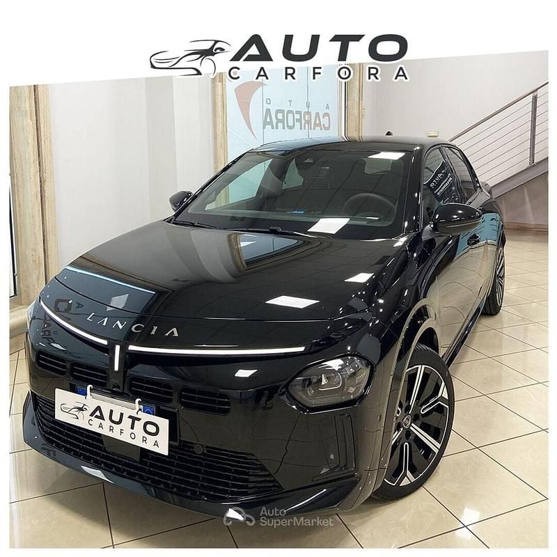 Usata Lancia Ypsilon 101 CV (74 kW) 2025 Nero Utilitaria