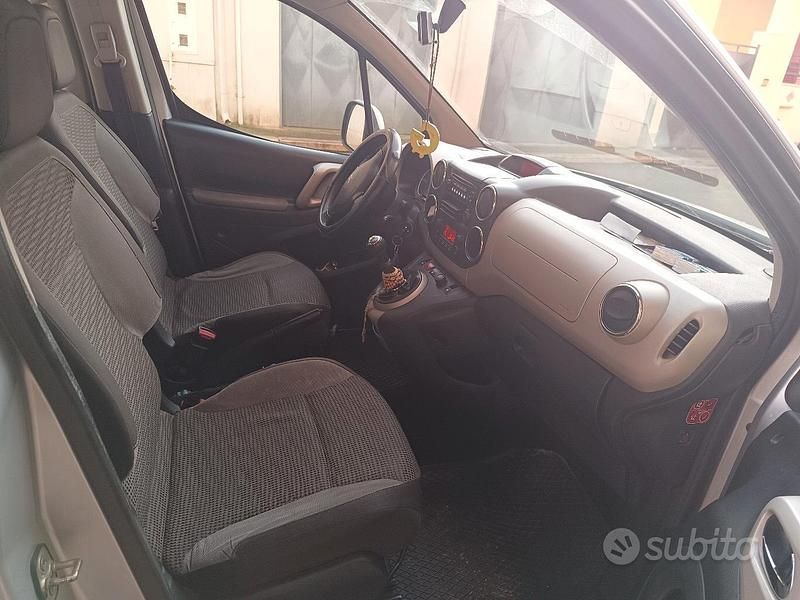 Usata Peugeot Partner Tepee 90 CV (66 kW) 2012 Grigio Monovolume