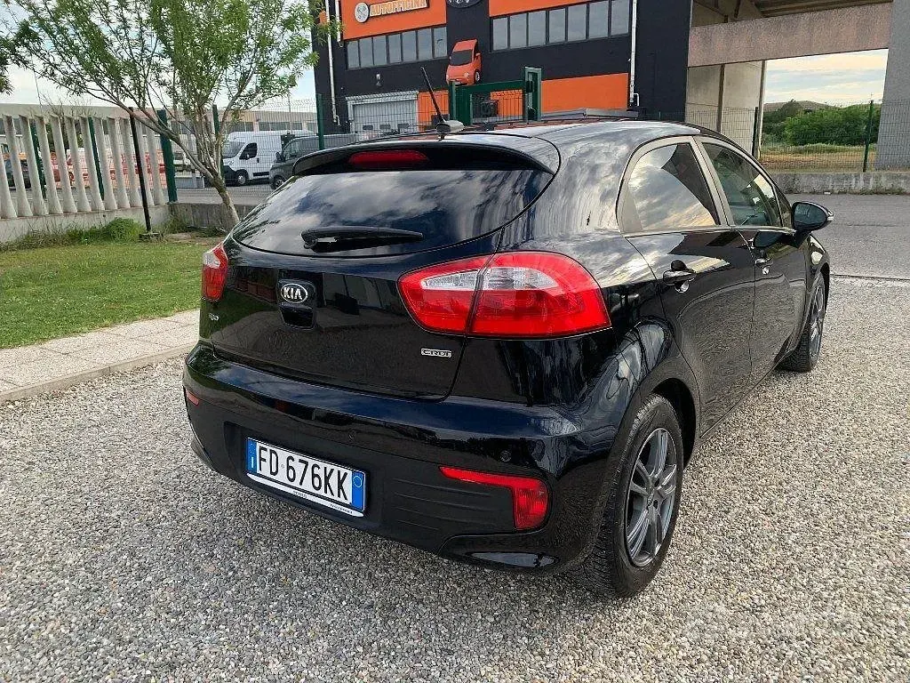 Usata Kia Rio 90 CV (66 kW) 2016 Nero Utilitaria