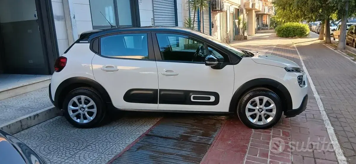 Usata Citroën C3 Shine 102 CV (75 kW) 2021 Bianco Utilitaria