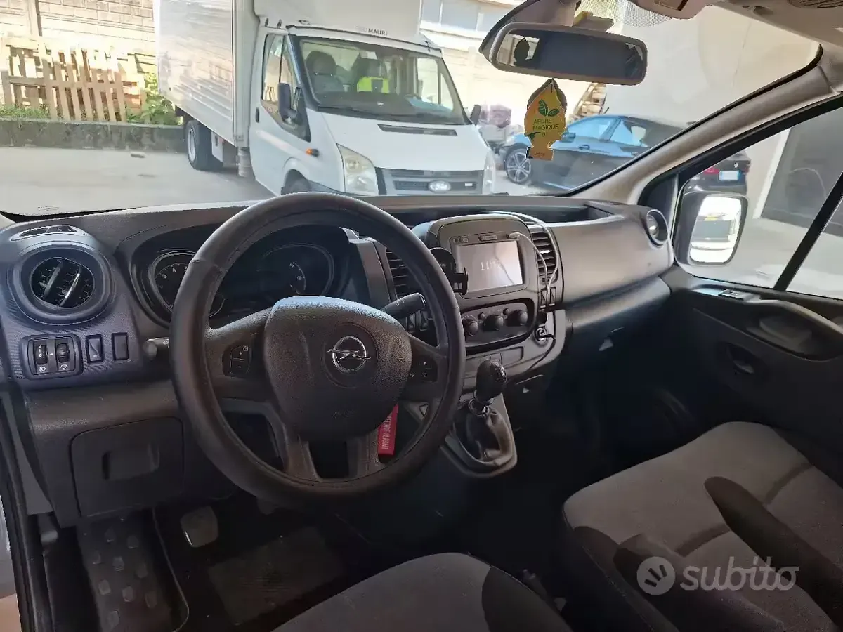 Usata Opel Vivaro 125 CV (91 kW) 2017 Grigio Monovolume