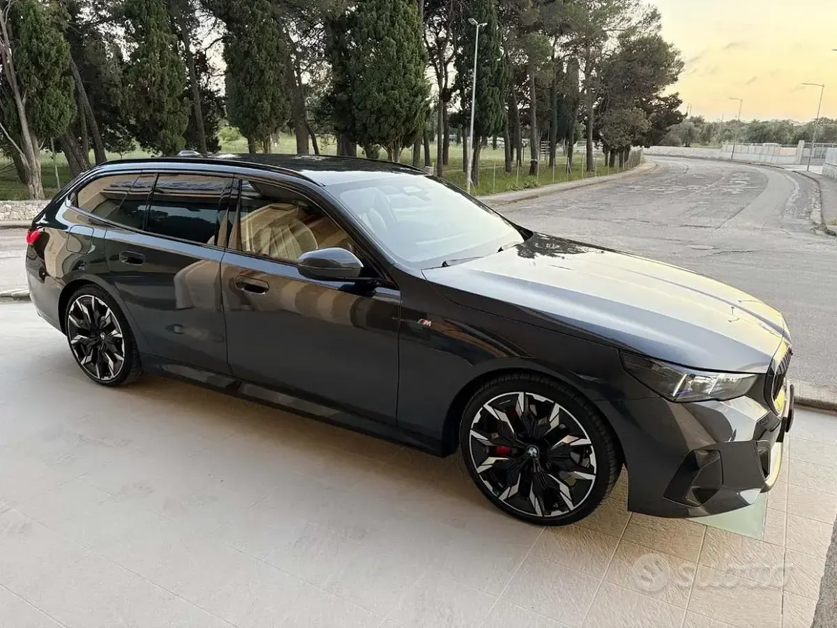 Usata BMW 540 M Sport 303 CV (222 kW) 2025 Grigio Station wagon
