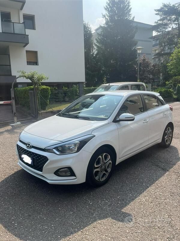 Usata Hyundai i20 Turbo 100 CV (73 kW) 2018 Bianco Berlina
