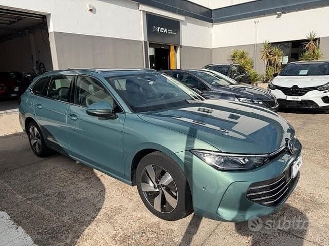 Usata VW Passat Business 150 CV (110 kW) 2024 Blu Station wagon