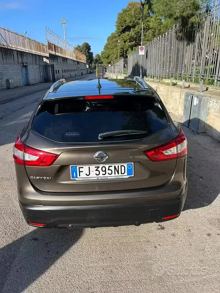 Usata Nissan Qashqai Tekna 110 CV (80 kW) 2017 Marrone SUV