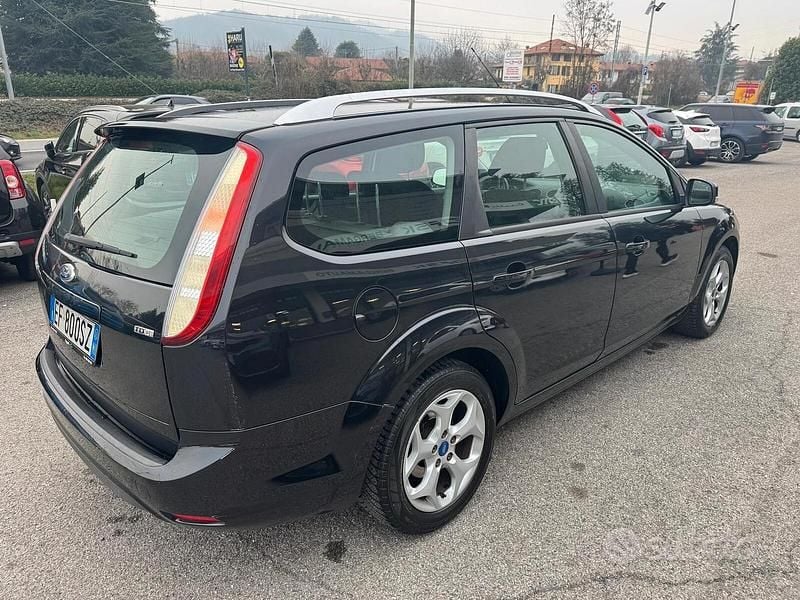 Usata Ford Focus Style 109 CV (80 kW) 2011 Nero Station wagon