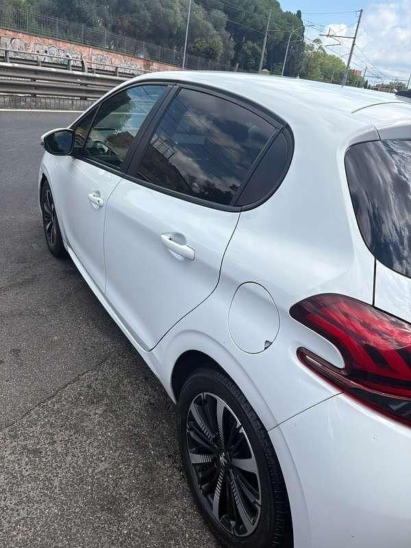 Usata 2019 Peugeot 208 Allure Due volumi | 8500 € (Super prezzo) - Immagine 1/4