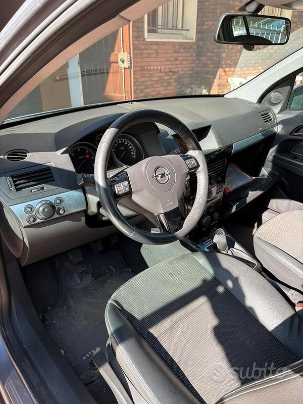Usata Opel Astra 90 CV (66 kW) 2008 Grigio Berlina