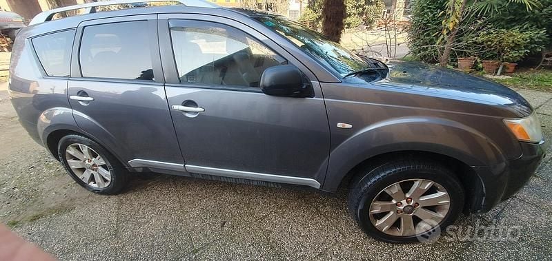 Usata Mitsubishi Outlander Instyle 156 CV (114 kW) 2008 Grigio SUV
