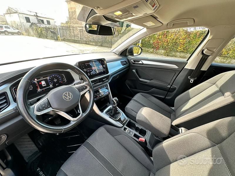 Usata VW T-Roc Life 116 CV (85 kW) 2022 Grigio SUV