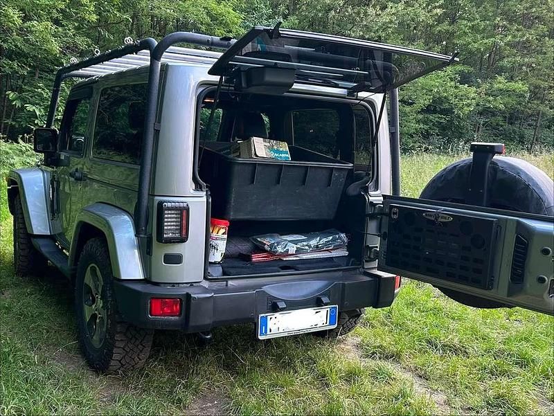 Usata Jeep Wrangler Sahara 200 CV (147 kW) 2018 Argento SUV
