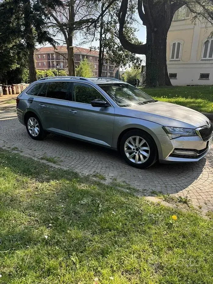Usata Skoda Superb 150 CV (110 kW) 2019 Grigio Station wagon