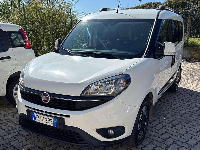 Usata Fiat Doblò Lounge 120 CV (88 kW) 2019 Bianco Monovolume
