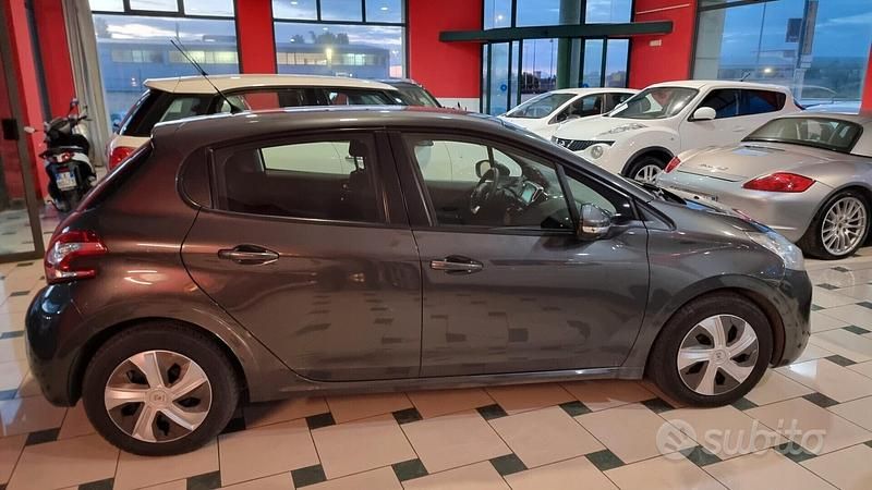 Usata Peugeot 208 Active 82 CV (60 kW) 2012 Grigio Utilitaria
