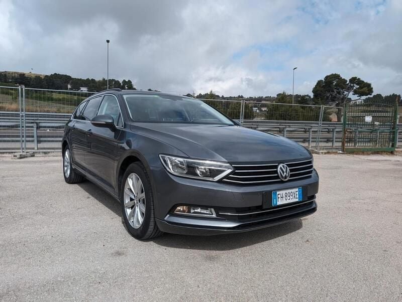 Grigio Usata 2017 VW Passat Business Tre volumi | 13.400 € (Buon prezzo) - Immagine 1/4