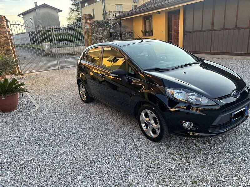 Usata Ford Fiesta 96 CV (70 kW) 2013 Utilitaria