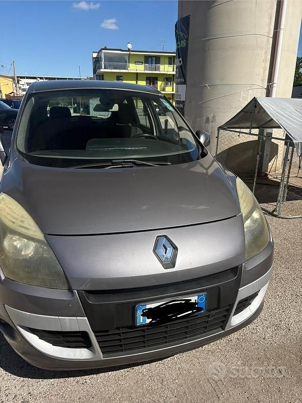Grigio Usata 2009 Renault Scénic III Monovolume | 1999 € (Ottimo prezzo) - Immagine 1/4