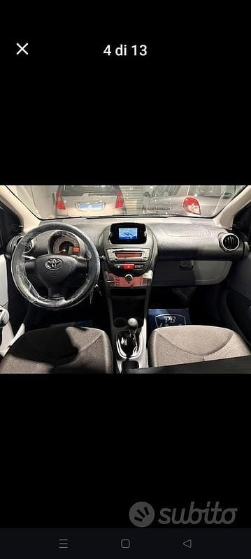 Usata Toyota Aygo 72 CV (52 kW) 2012 Grigio Utilitaria