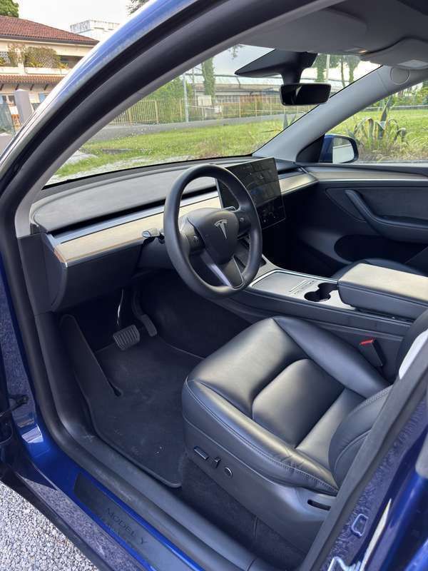 Blu/azzurro Usata 2022 Tesla Model Y Long Range RWD SUV | 29.500 € - Immagine 1/4