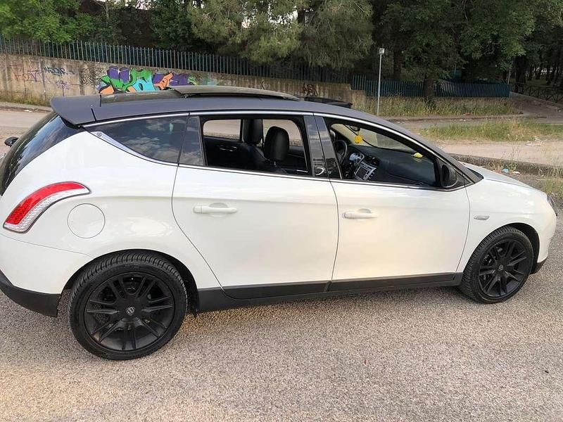 Usata Lancia Delta 120 CV (88 kW) 2011 Bianco Utilitaria