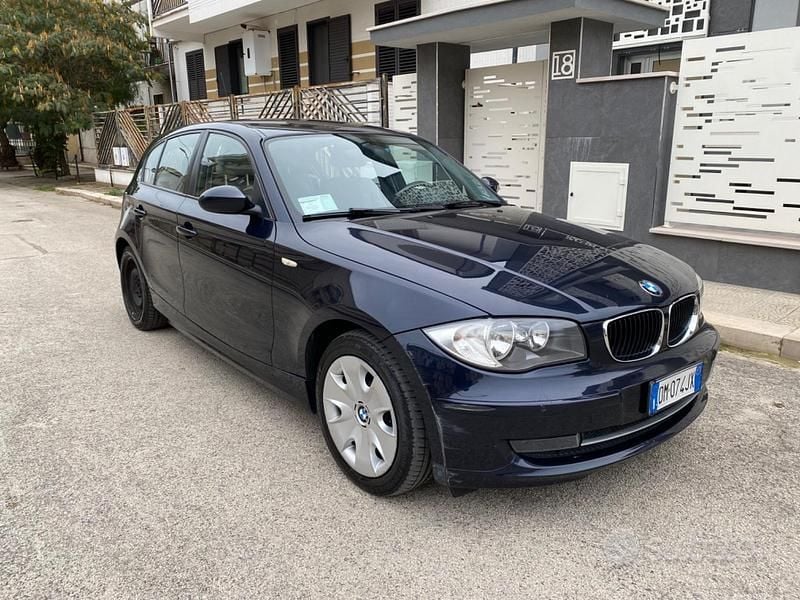 Usata BMW 116 122 CV (89 kW) 2008 Blu Utilitaria