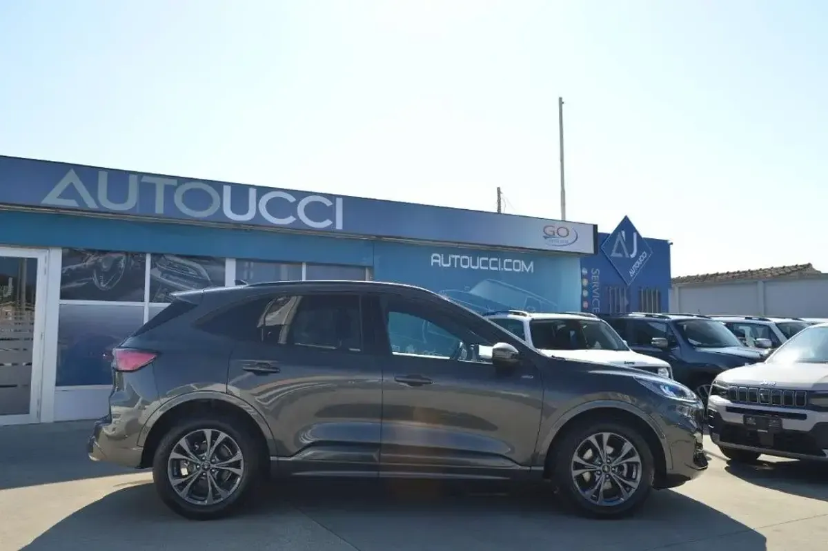 Usata Ford Kuga ST-Line 150 CV (110 kW) 2023 Magnetic grey SUV