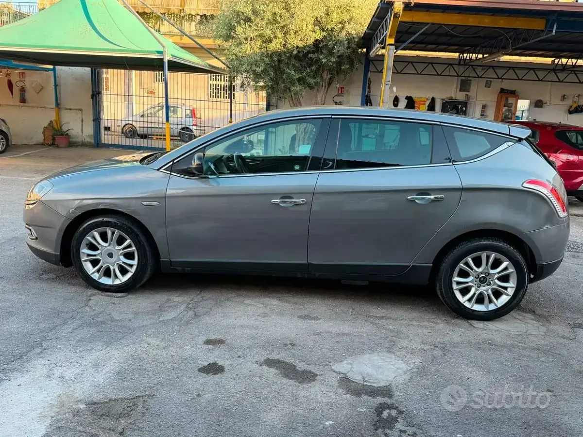 Usata Lancia Delta 120 CV (88 kW) 2009 Grigio Utilitaria