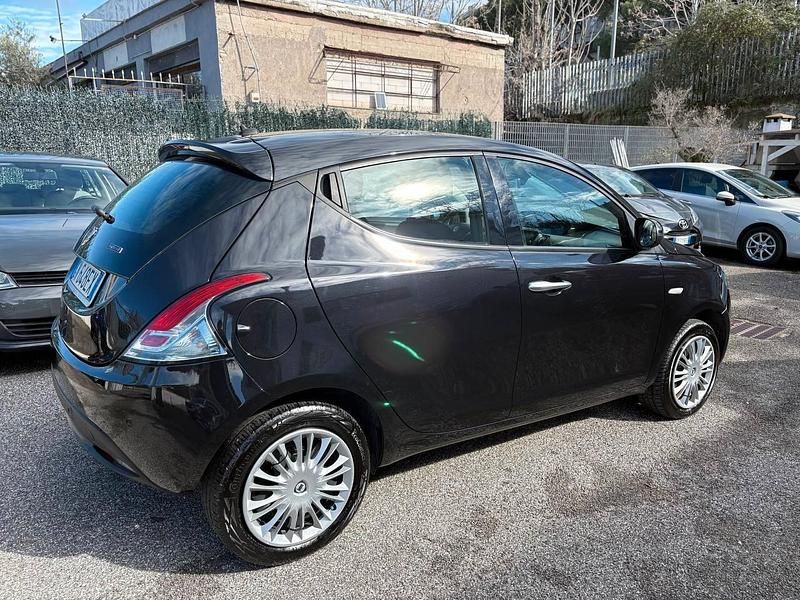Usata Lancia Ypsilon Gold 69 CV (50 kW) 2023 Nero Utilitaria