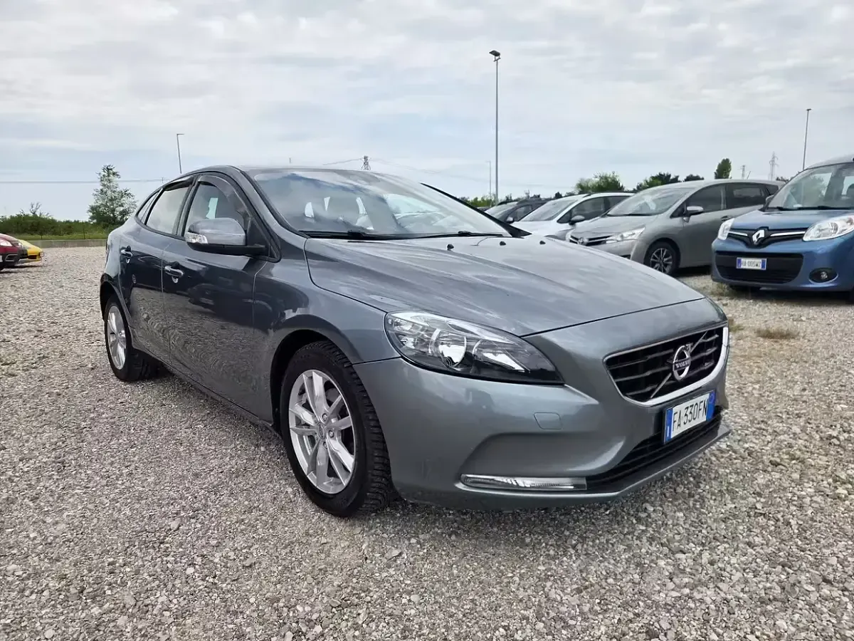 Usata Volvo V40 114 CV (83 kW) 2015 Grigio Berlina