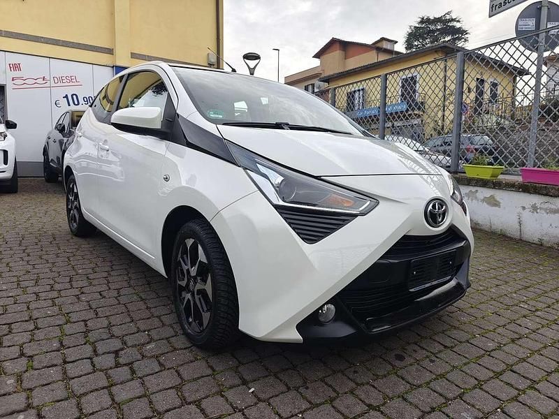 Bianco Usata 2021 Toyota Aygo X-play Due volumi | 11.500 € (Ottimo prezzo) - Immagine 1/4