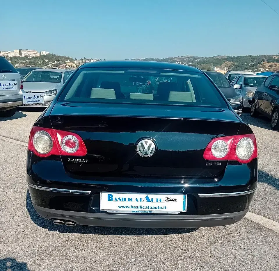 Usata VW Passat Sportline 140 CV (102 kW) 2005 Nero Berlina