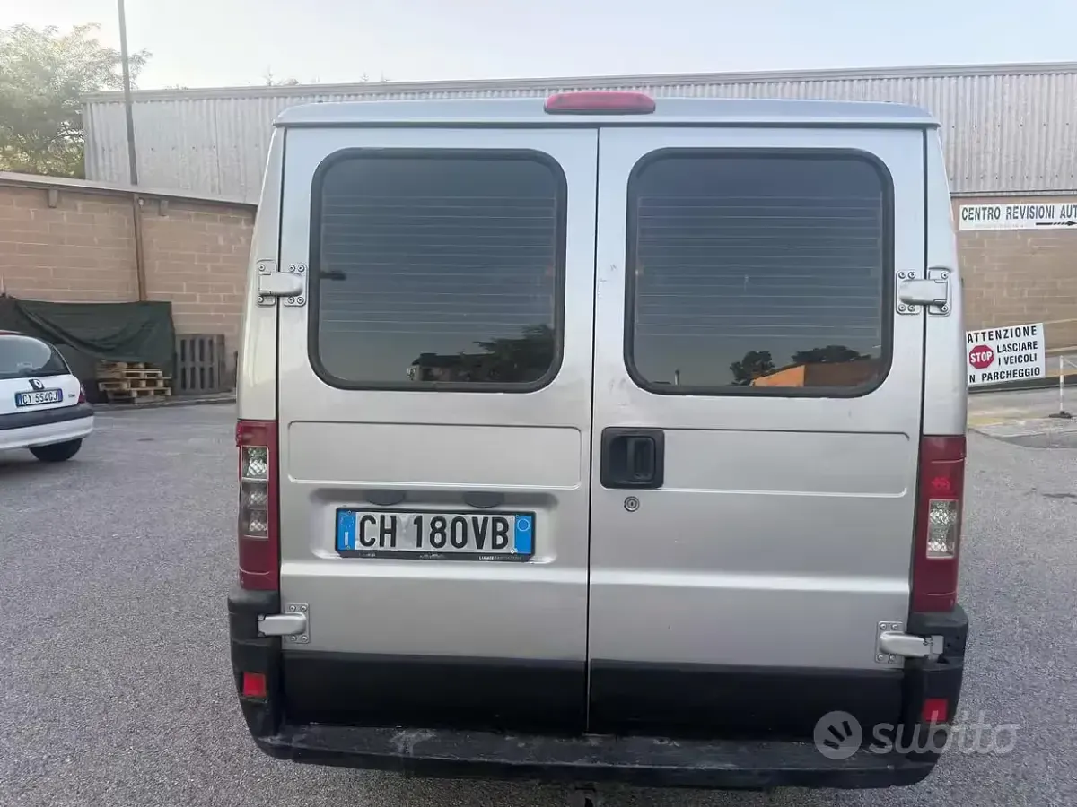 Usata Fiat Ducato 126 CV (92 kW) 2003 Grigio Furgone