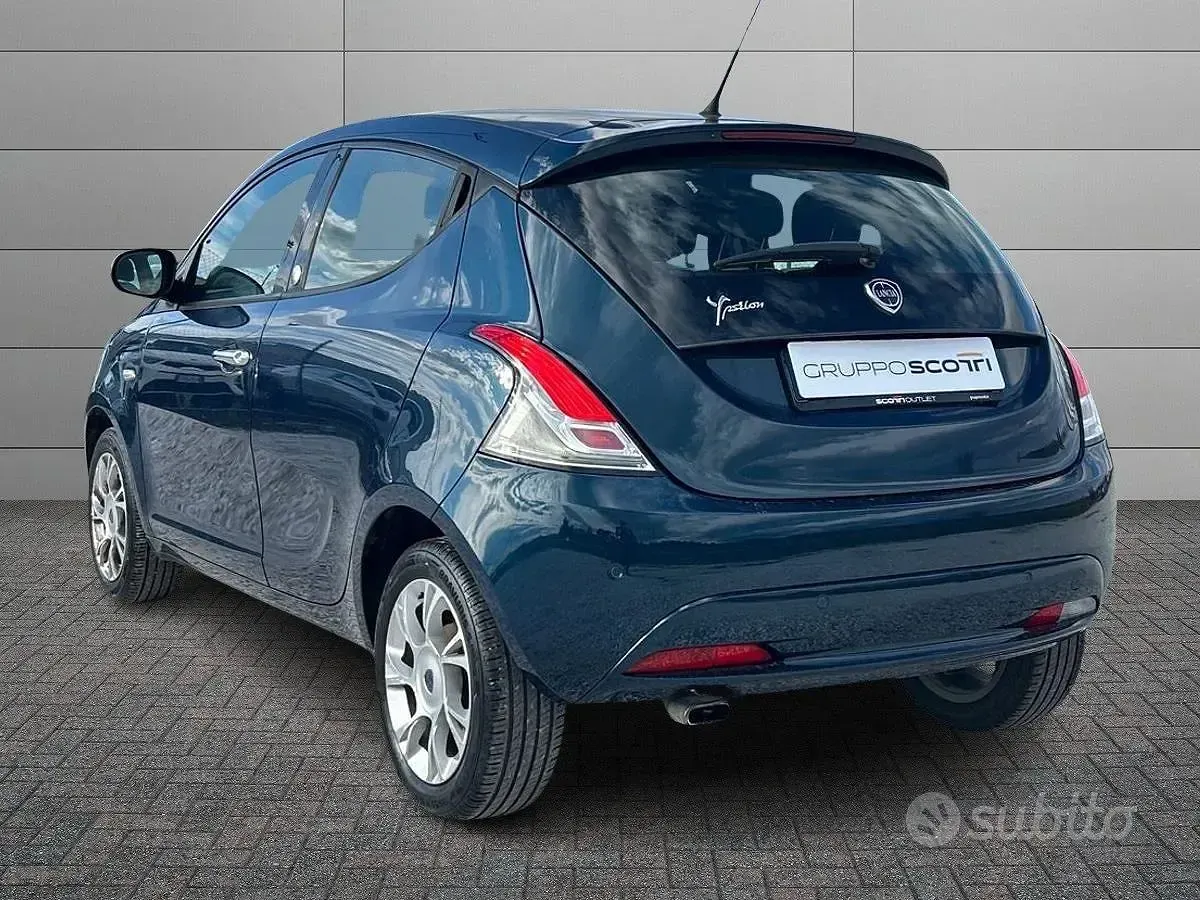 Usata Lancia Ypsilon Gold 69 CV (50 kW) 2016 Blu met. Utilitaria