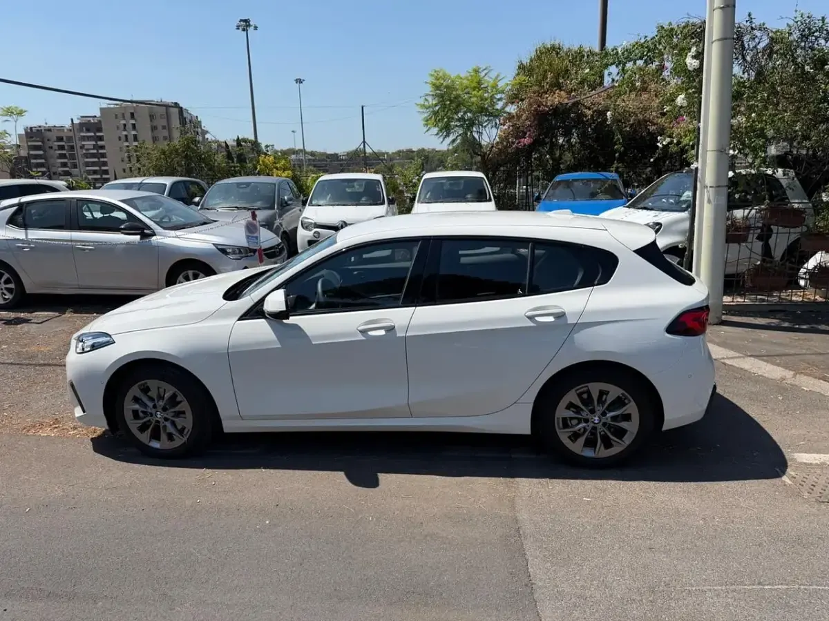 Usata BMW 120 Advantage 156 CV (114 kW) 2025 Bianco Utilitaria