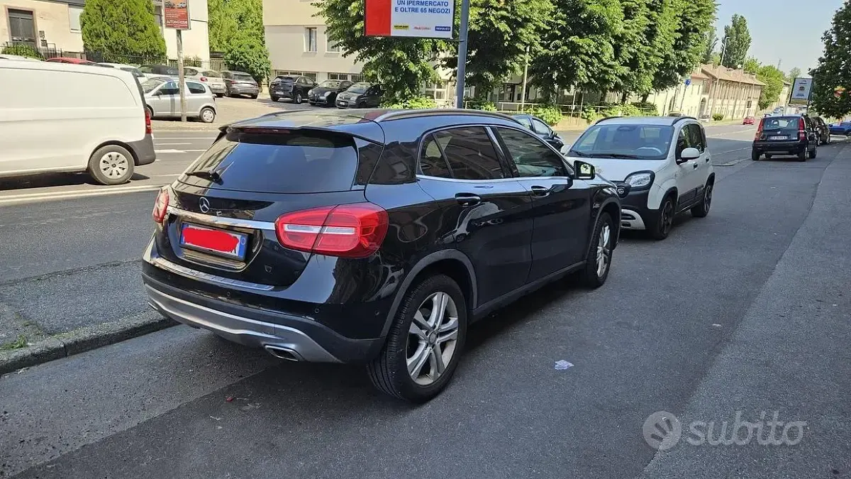 Usata Mercedes GLA200 136 CV (100 kW) 2016 Nero SUV