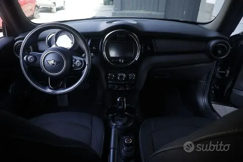 Usata Mini ONE 102 CV (75 kW) 2018 Nero Utilitaria