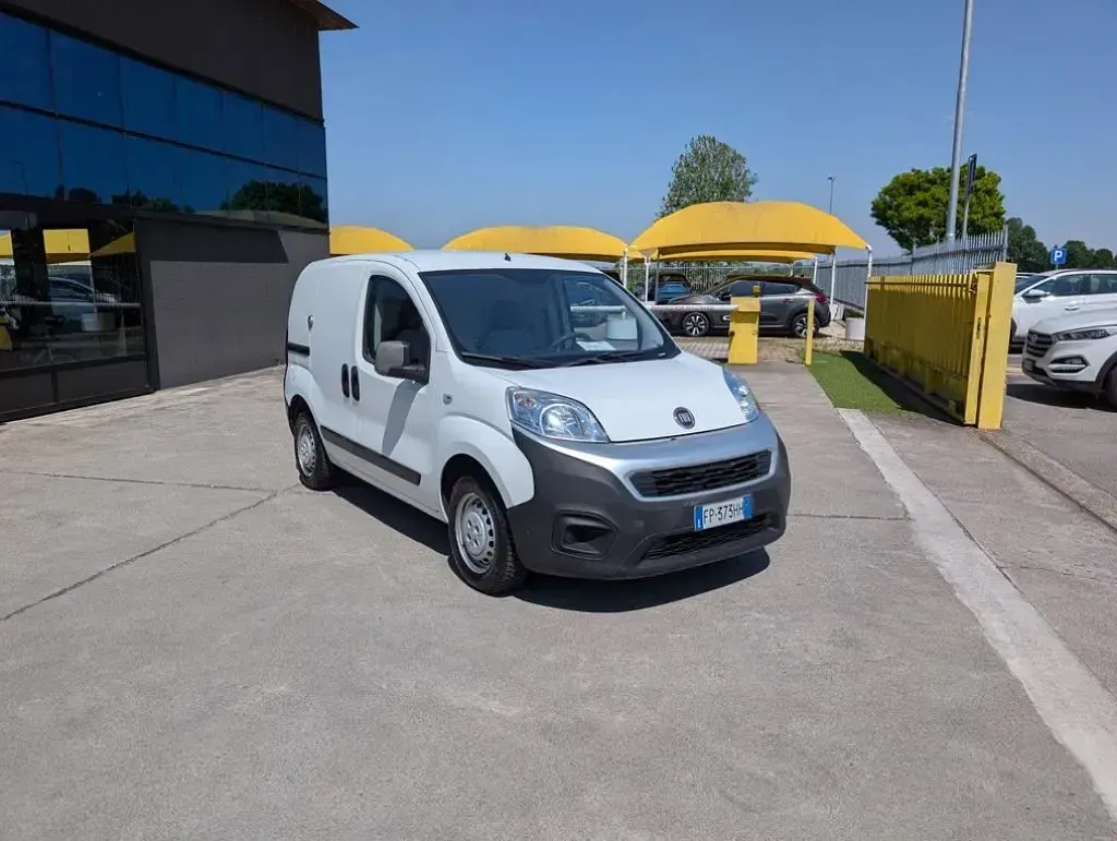 Usata Fiat Fiorino 80 CV (58 kW) 2018 Bianco / pastello Monovolume