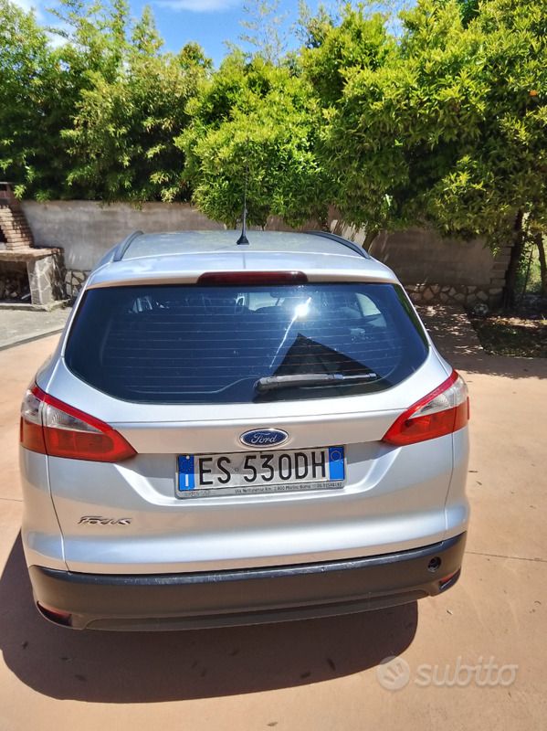 Usata Ford Focus 115 CV (84 kW) 2013 Grigio Station wagon