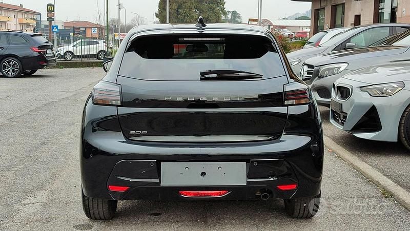 Usata Peugeot 208 Allure 101 CV (74 kW) 2025 Nero Utilitaria