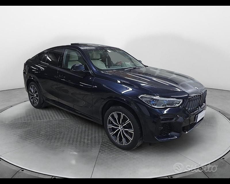 Usata BMW X6 M Sport 340 CV (250 kW) 2022 Carbon black metallic SUV