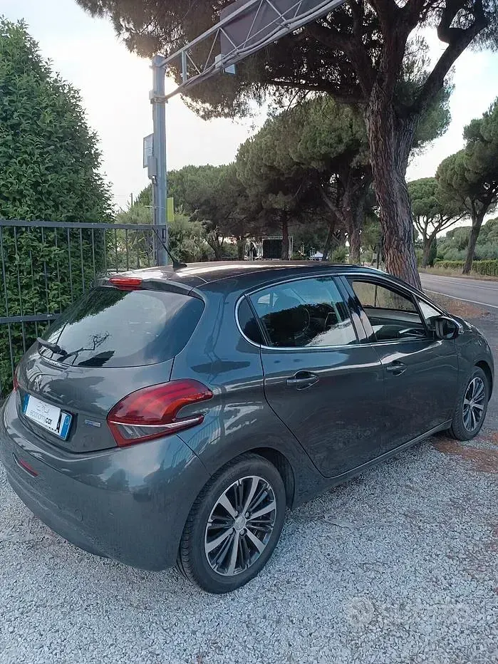 Usata Peugeot 208 82 CV (60 kW) 2017 Grigio Utilitaria