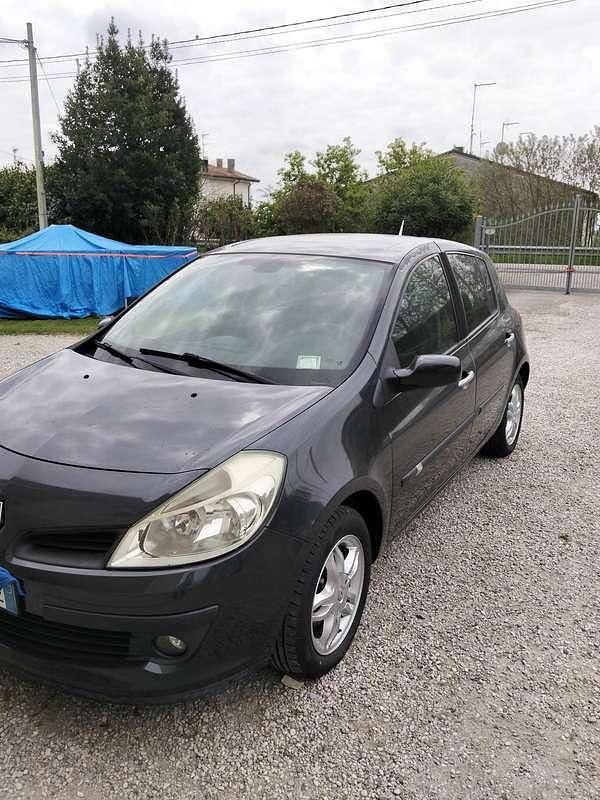 Usata Renault Clio II LE 75 CV (55 kW) 2008 Berlina