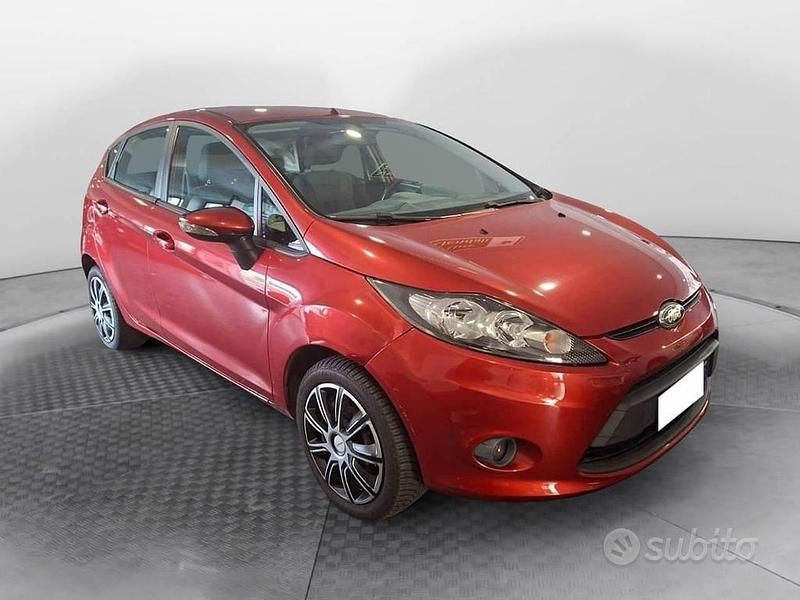 Usata Ford Fiesta 82 CV (60 kW) 2010 Rosso Utilitaria